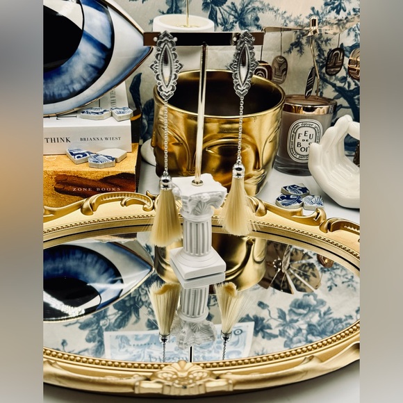 🆕 TOGA PULLA 🧿 NWOT Metal Fringe Earrings - White Fringe - Picture 5 of 15